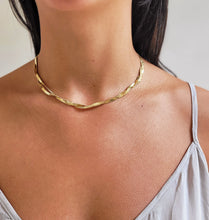 Load image into Gallery viewer, Helice Necklace
