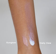 Load image into Gallery viewer, Daily Dew Moisturizing Facial Sunscreen - SPF 35
